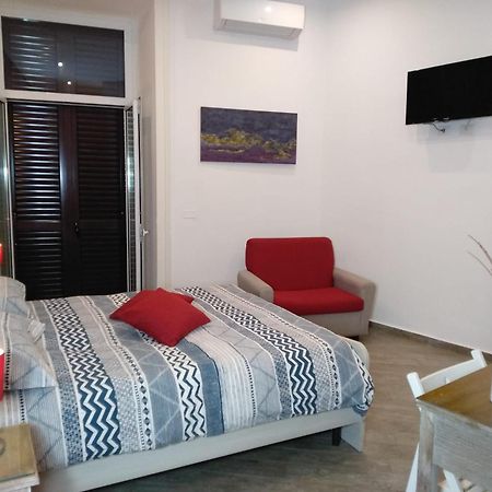 B&B Da Ary Colorful Rooms เนเปิลส์ ภายนอก รูปภาพ
