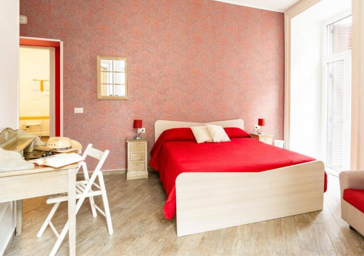 B&B Da Ary Colorful Rooms เนเปิลส์ ภายนอก รูปภาพ