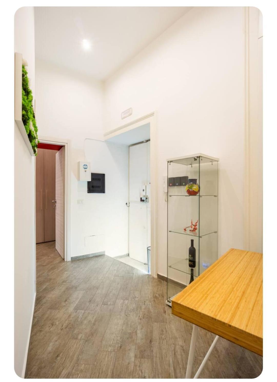 B&B Da Ary Colorful Rooms เนเปิลส์ ภายนอก รูปภาพ