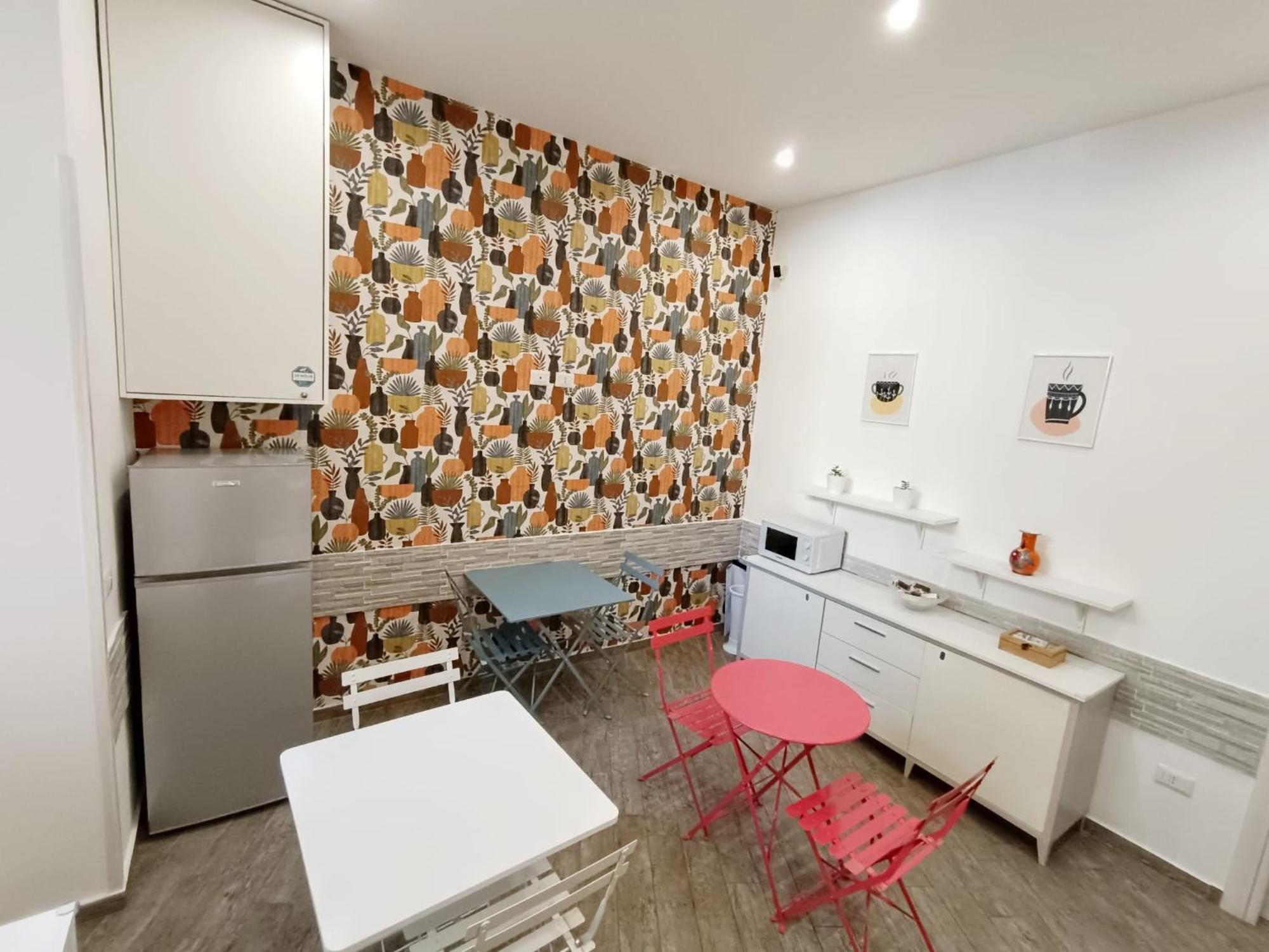 B&B Da Ary Colorful Rooms เนเปิลส์ ภายนอก รูปภาพ